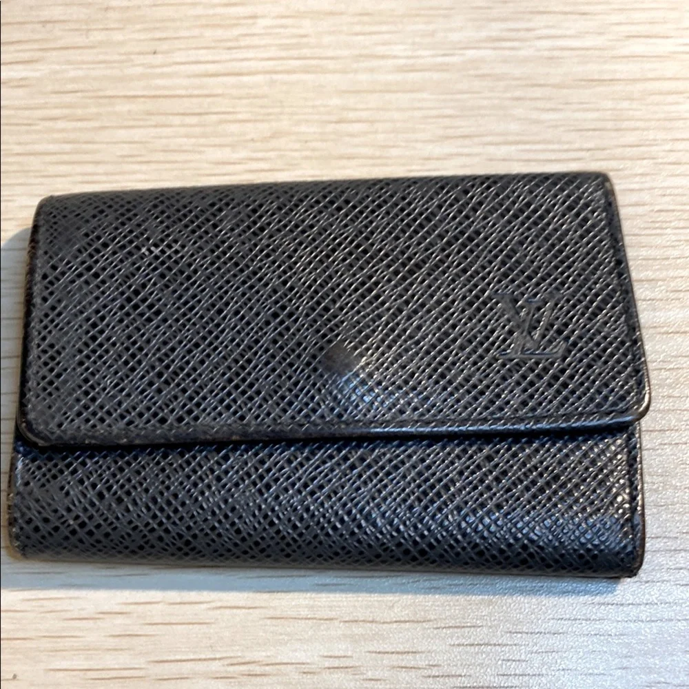Louis Vuitton Vintage Taïga 6 Key Holder